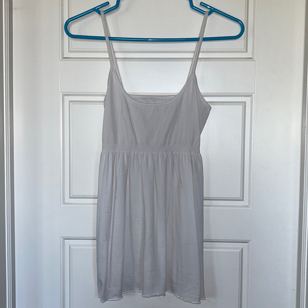 (FREE with buy) White Flowy Tank Top